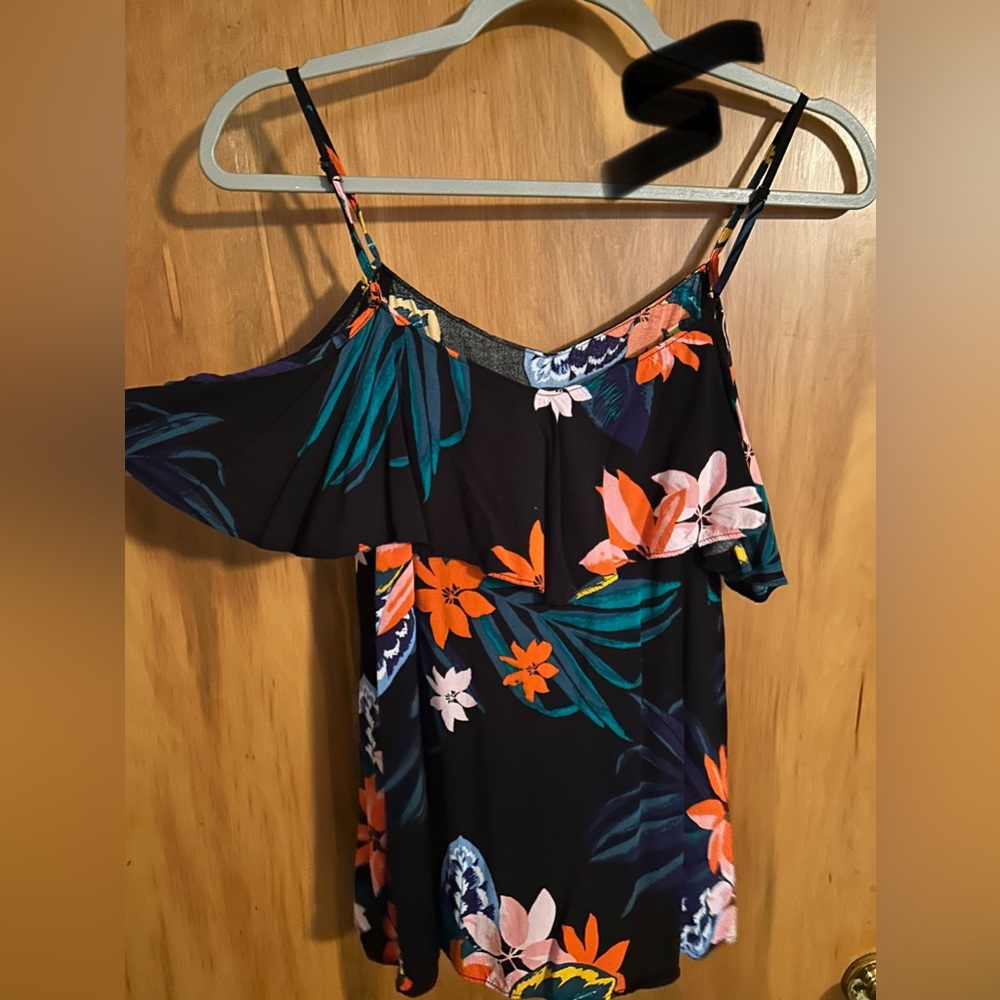 Cold shoulder Tank Top